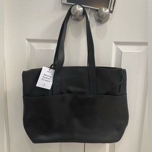 Jen Hatmaker black Able travel tote